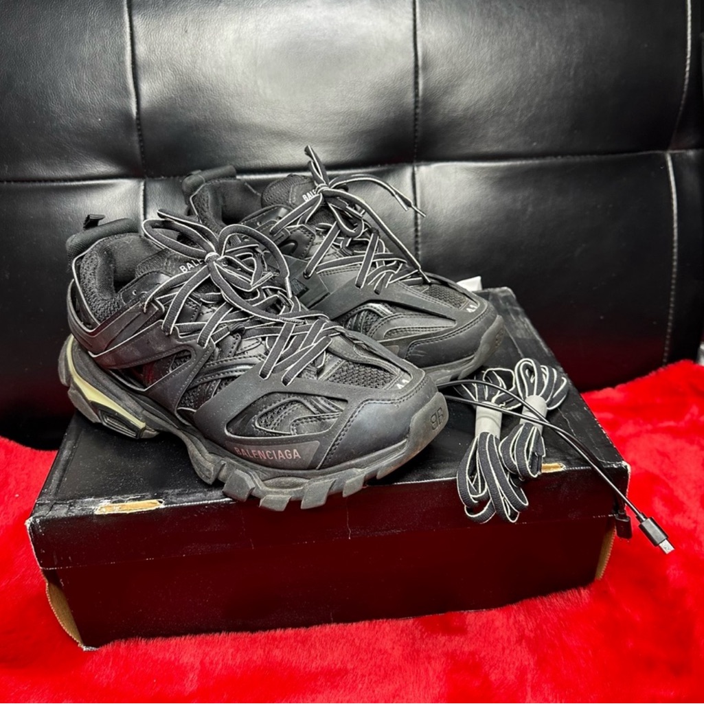 スニーカー BALENCIAGA Men Sneakers 524039 W3SA1 1050 grey 65bbd3b4fed51fd275dc68d2.jpg
